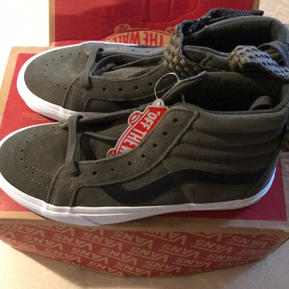 Vans - green and black NWT